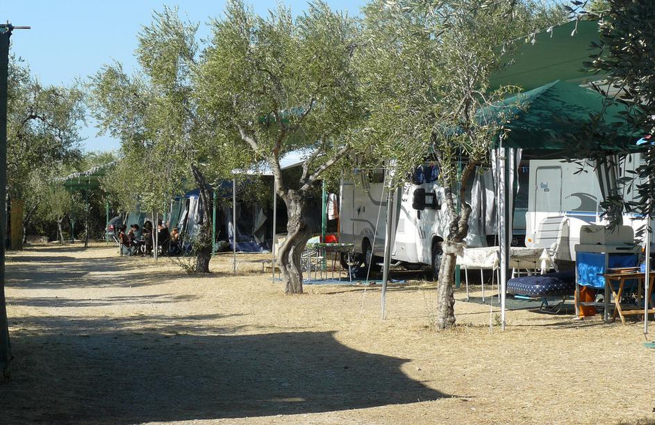 Camping Fontana delle Rose locatifs aussi bien que emplacements